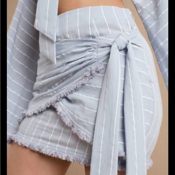 TOBI wrapped striped mini skirt - Picture 3 of 3